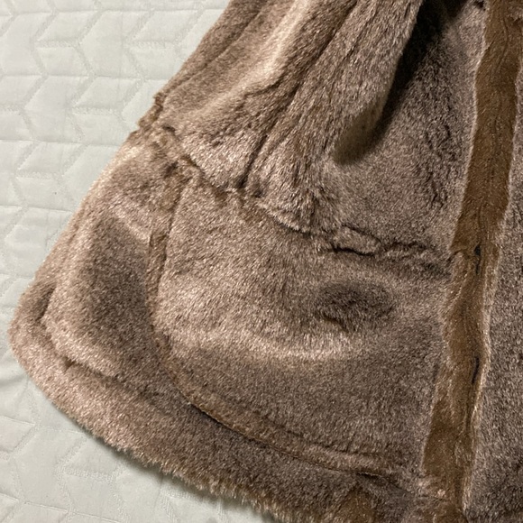 Black mountain faux suede fur vest - Picture 4 of 5